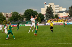 Алексей Михалёв в борьбе за верховой мяч