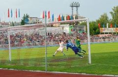 Олег Чернышов не реализует самый опасный момент в игре