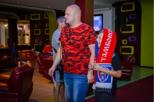Наши болельщики во время матча "Зенит" - "Тамбов". Просмотр матча "Зенит" - "Тамбов"